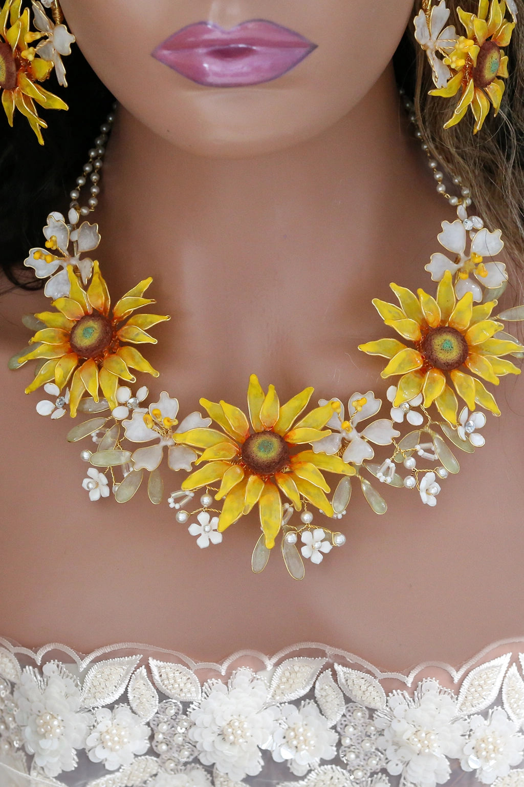 Handmade resin sunflower bridal necklace with delicate white floral accents – lightweight, customizable jewelry for Haldi, Mehndi & weddings.