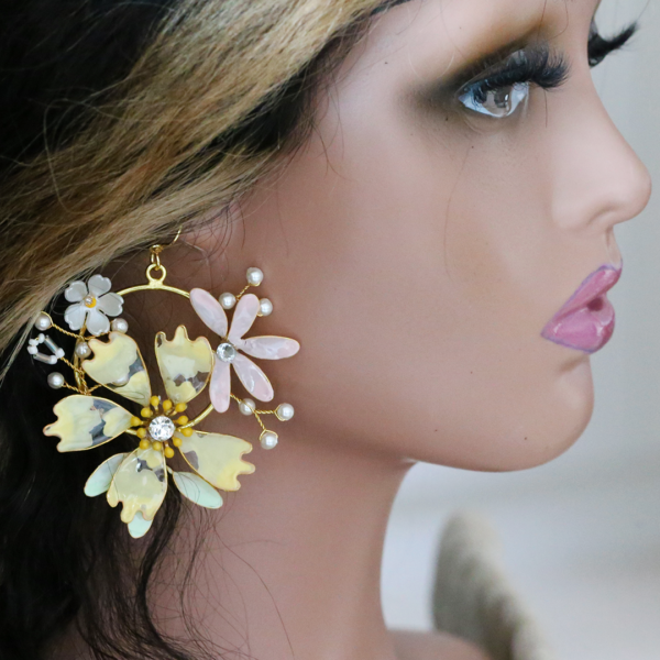 Zahrah Yellow Flower Earrings Model